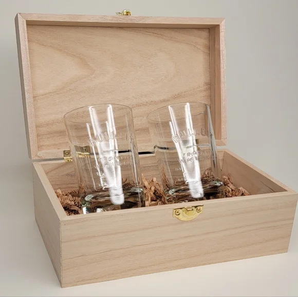 Bulleit Bourbon Whiskey Tumbler Glass gift set - Picture 7 of 15